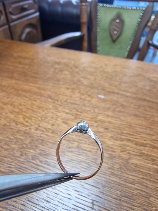 Дамски Златен Пръстен с ДИАМАНТ - Заложна къща Галерия 65