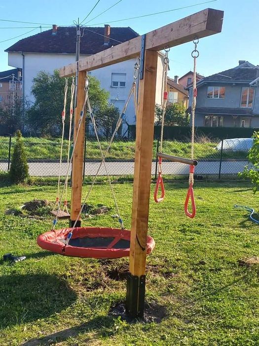 Montaj leagăne, topogane, foisoare, peisagistica