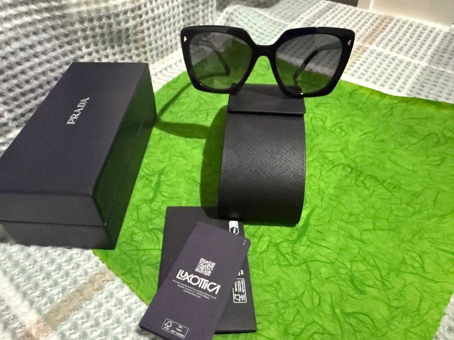 Ochelari de soare Prada !