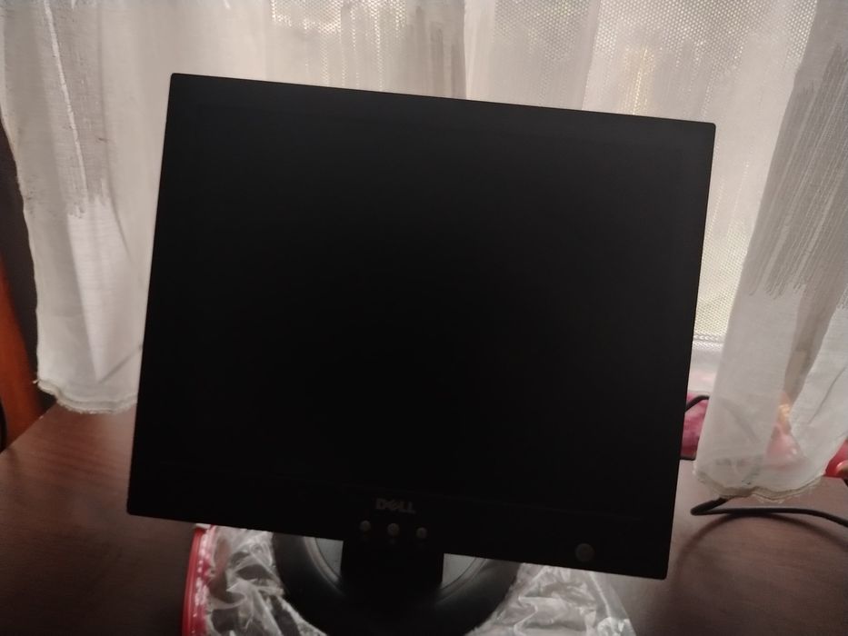 Monitor DELL cu tastatura Microsoft 'negociabil prețul