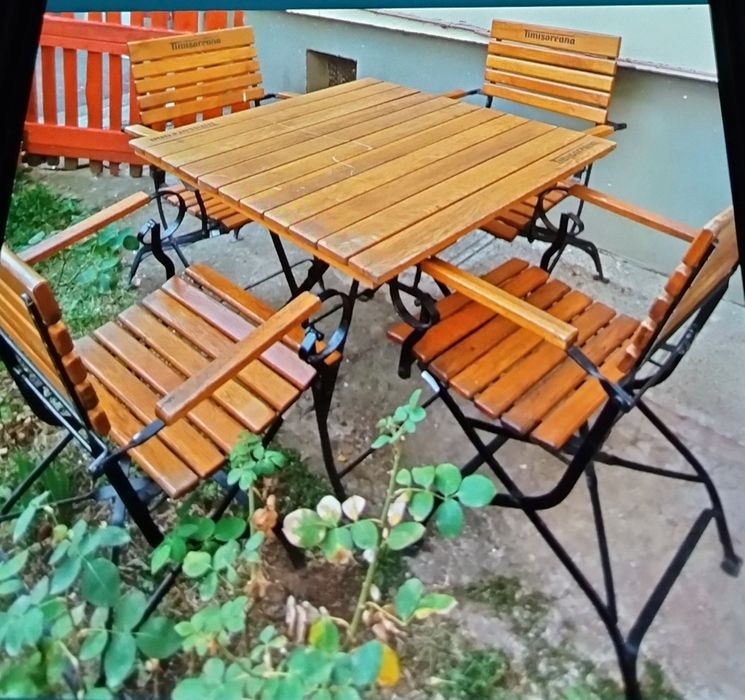 Masă cu 4 scaune pliabile