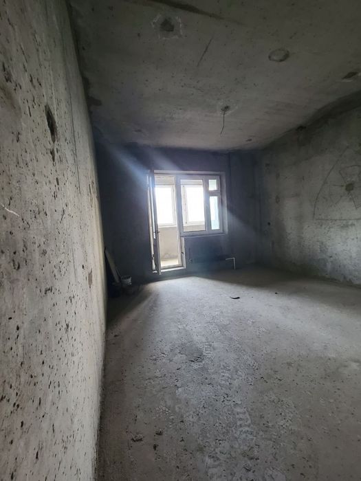 Срочно продается 4+1/2/12 большая кв. в Центре на Нукусской