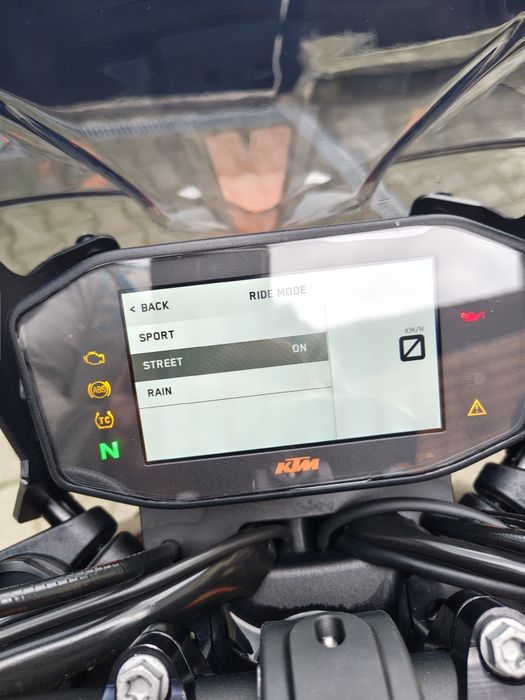 Ktm duke 890 (2023)
