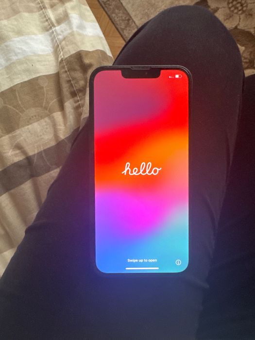Продавам IPhone 13