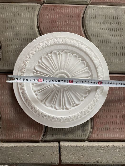 Розетка. На потолок под люстру