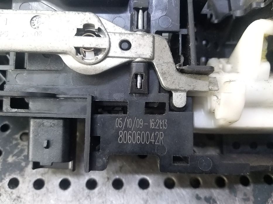 Maner usa dreapta fata renault megane 3 806060042r