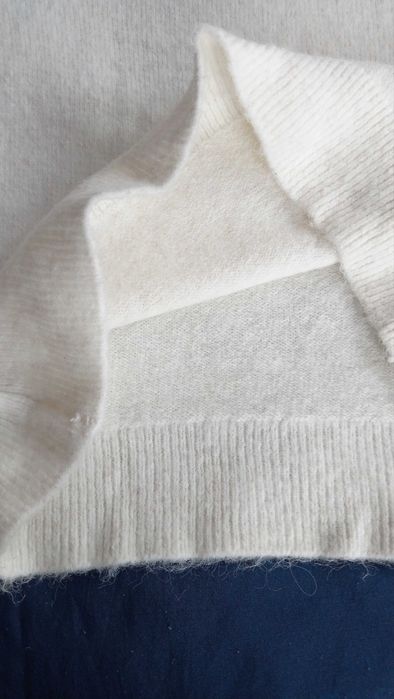 Нов мек пуловер на HM, S р-р, бял унисекс