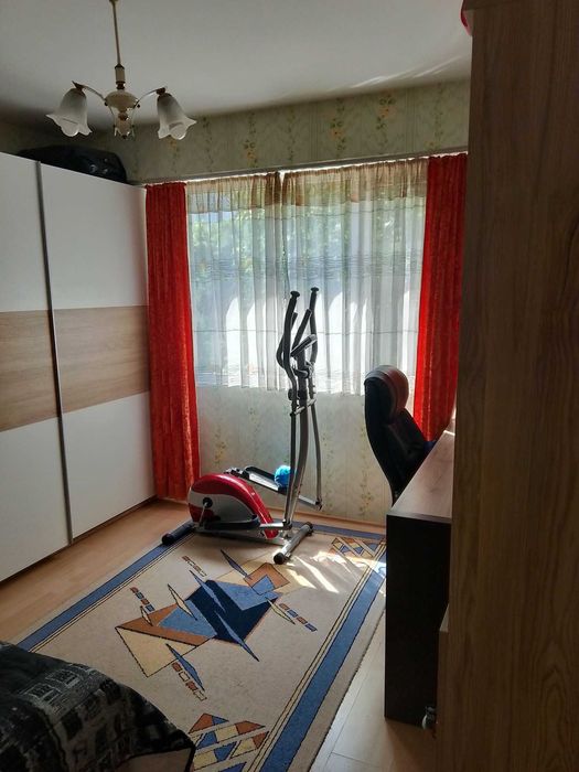 продавам ремонтиран, обзаведен, в саниран блок многостаен апартамент