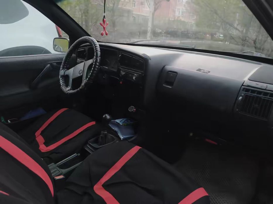 Пассат Б3 2.0 инжектор