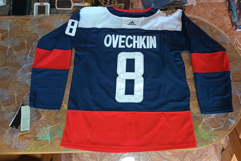 Bluza de hochei cu Aleksandr Ovechkin (disponibila)
