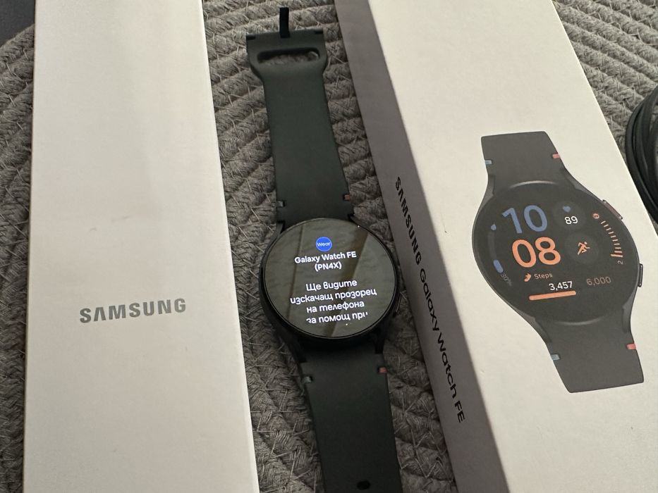 Samsung Galaxy Watch FE в отлично състояние / пълен комплект