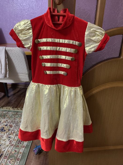 Продам костюм для девочки