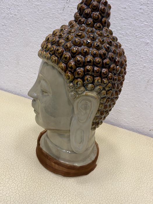 Порцеланов бюст буда