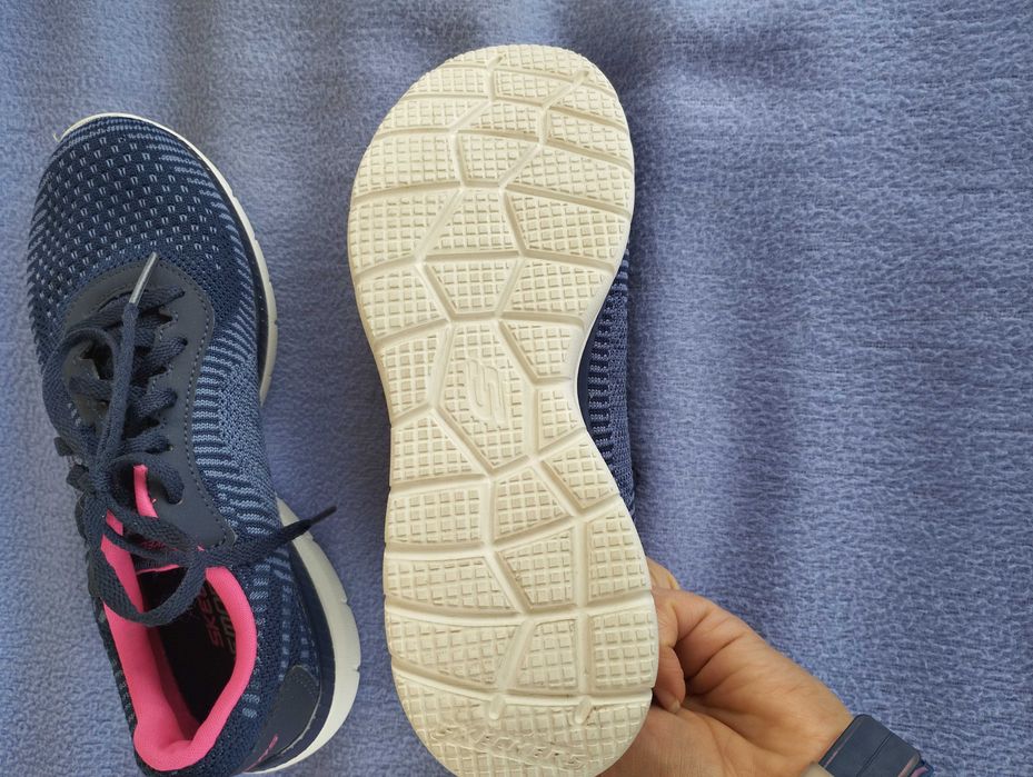 Skechers и ecco  номер 36.