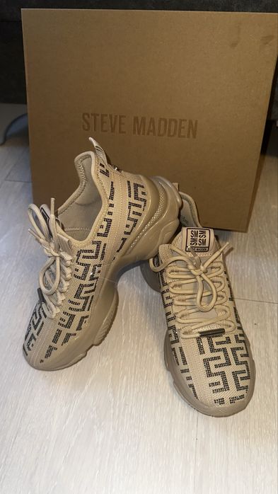 Adidasi Steve Madden noi cu cutie