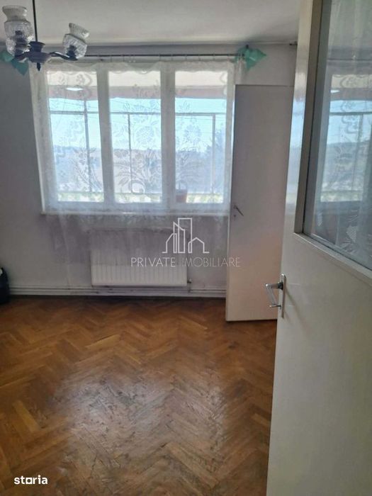 Aparataemnt 3 camere, Etaj intermediar, Dambu