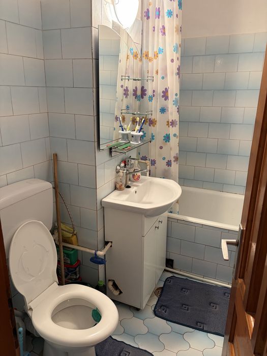 Apartament 3 camere de vânzare, 70,5 mp