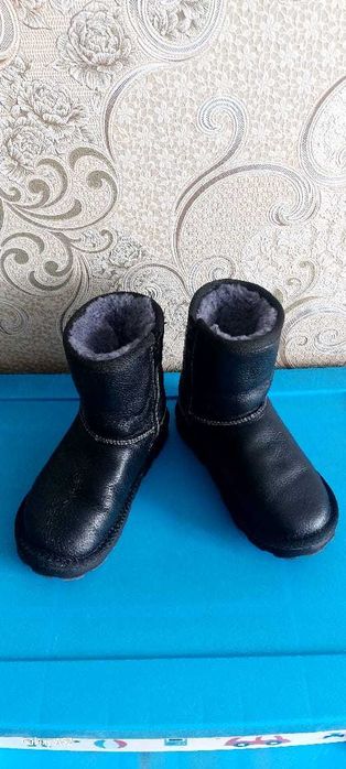 Продам детские зимние сапоги