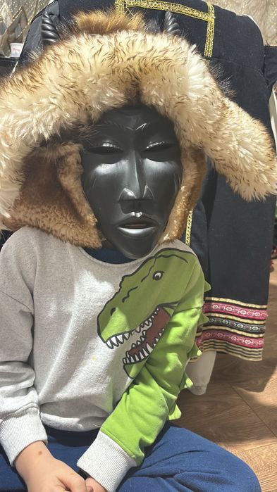 Сурвакарски маски с кожи и дърво