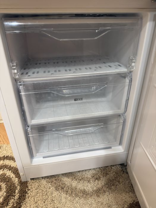 Холодильник indesit