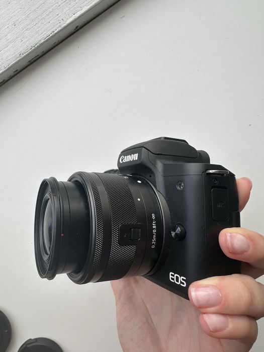 Canon EOS M50 Mark II + обектив 15-45mm – чисто нова камера