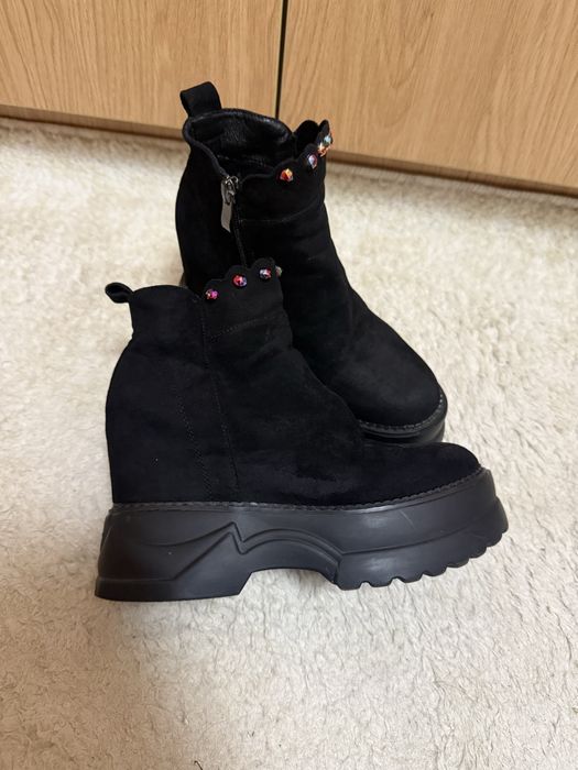 Дамски топли боти на скрита платформа