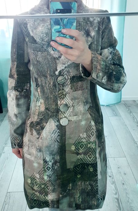 Palton Urma marime 40 ( S- M )