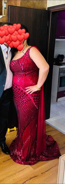 Носениса по веднъж без забележки  цикламената 300лв.черната 200лв