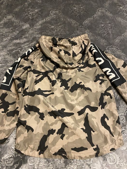 Продам куртку -ветровку для мальчика.