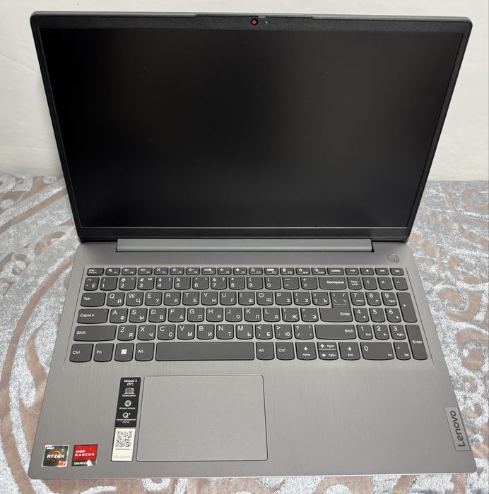 Ноутбук для работы и учебы Lenovo 2023г