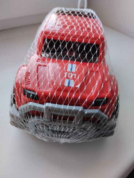 Машинка отличном качества красная