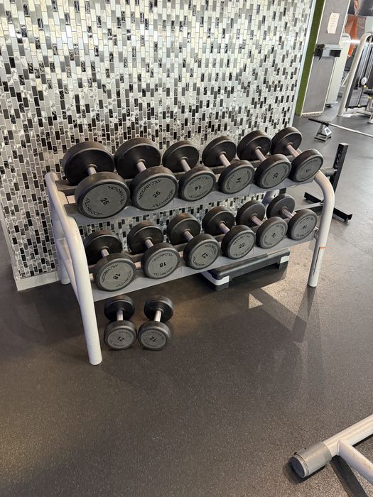 Продавам цялостно оборудване TECHNOGYM