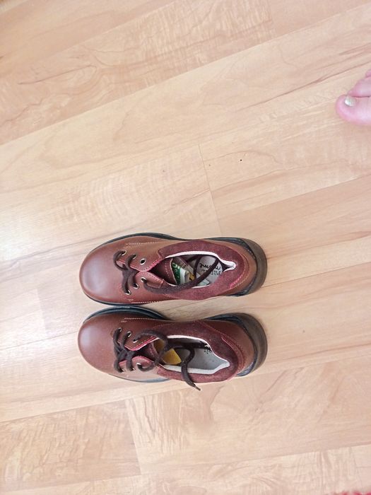 Papuci piele nr 33   30 lei