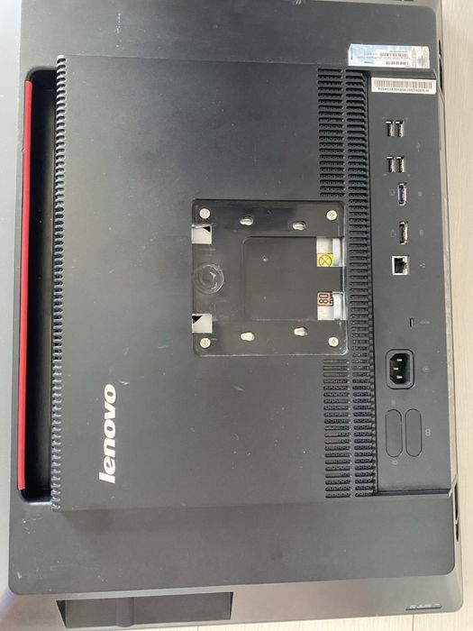 Lenovo компютър с тъч скрийн екран