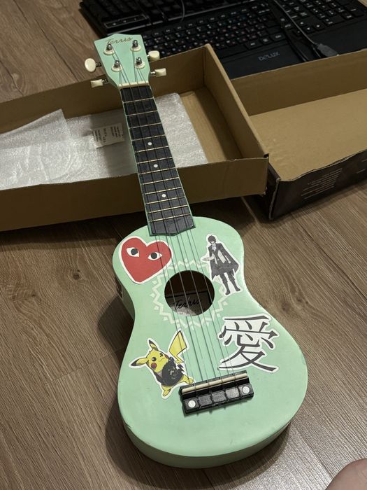 продам укулеле новая