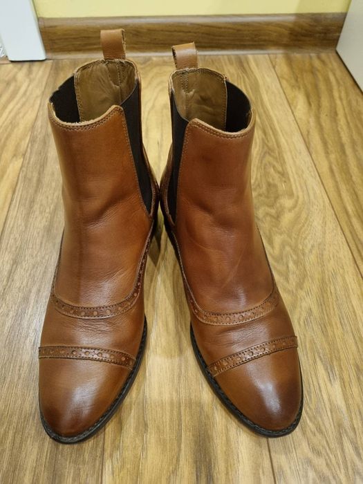 Продавам кожени боли на фирмата Massimo Dutti