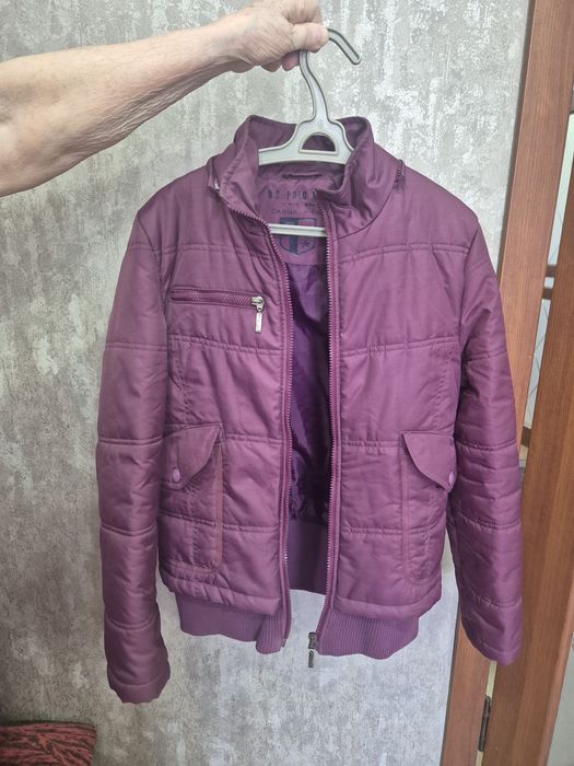 Продам куртку женскую