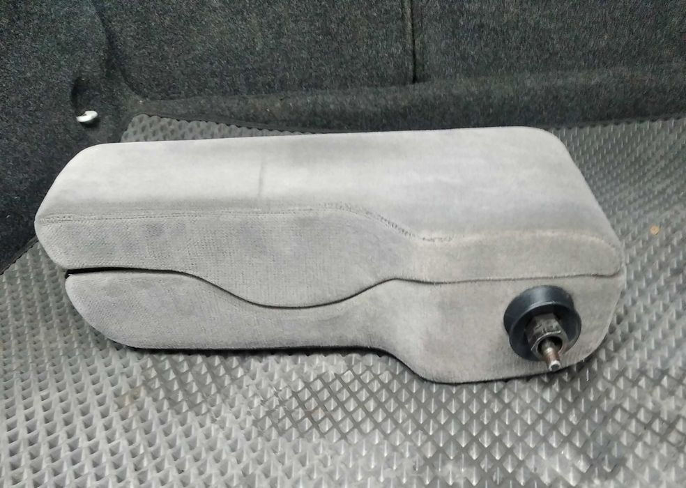 подлокотник AUDI 100 C4 A6
