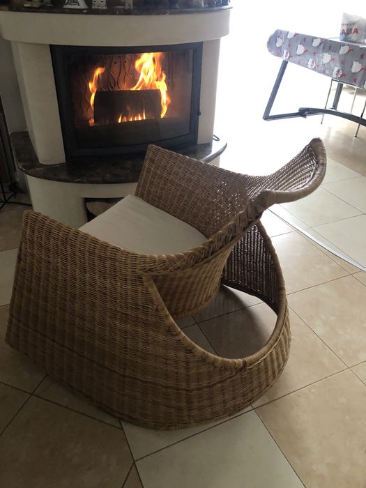 Люлеещ се стол от естествен ратан