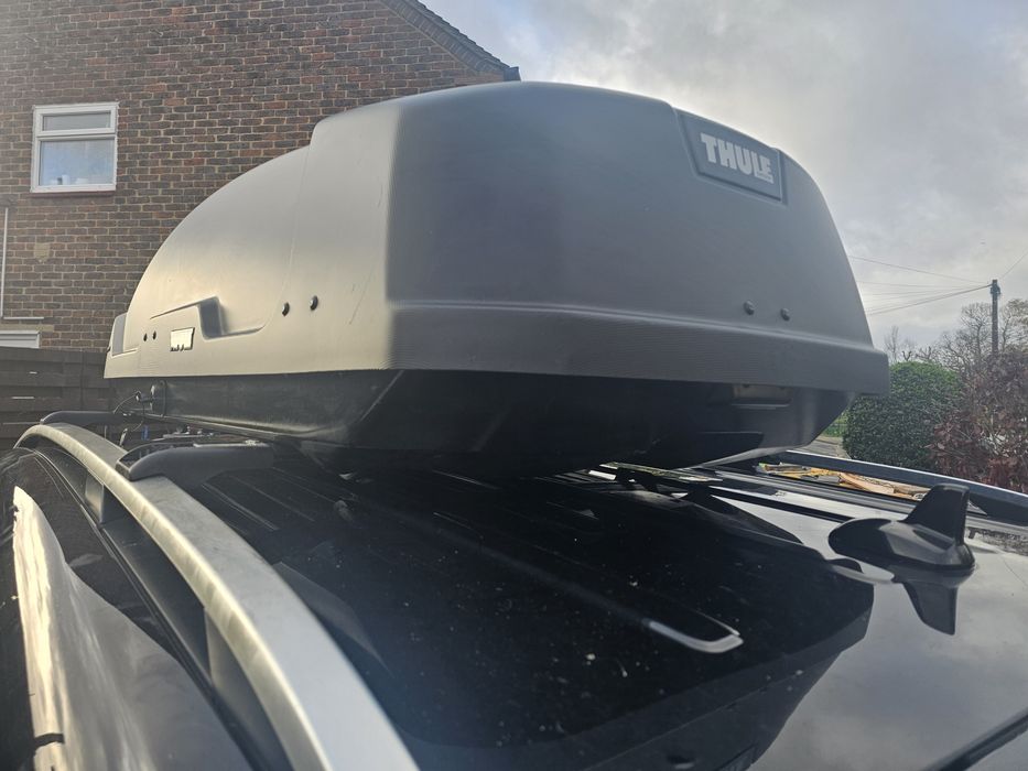 Thule roof box 480l  ( cutie de portbagaj )