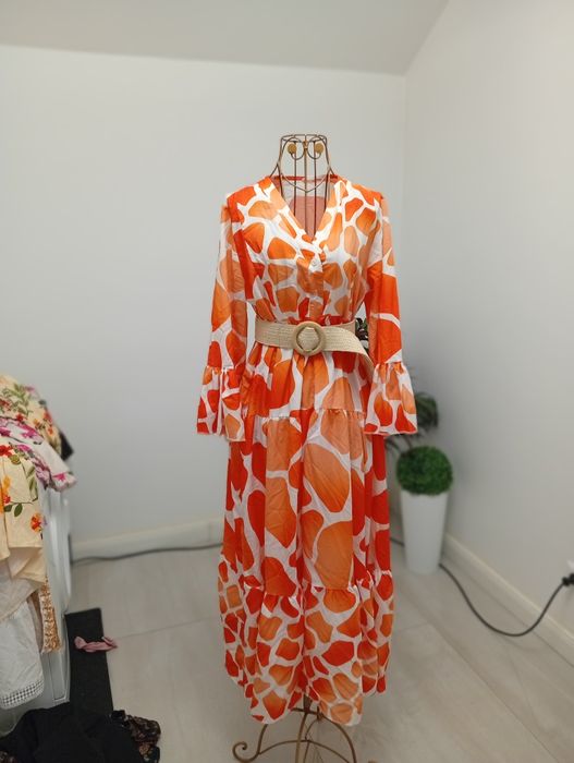 Vând rochii elegante de seara și de vară