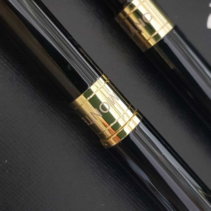 Set Cadou Montblanc pix, roller, toc si mina / cutie cadou