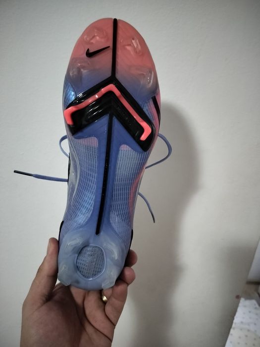 Ghete fotbal Nike Mercurial Elite (noi)
Descriere...Ghete fo