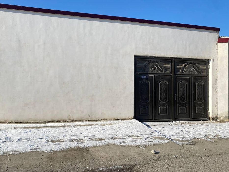 Ховли сотилади, 2 та магазини билан