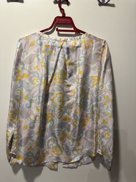 Копринена риза на цветя на Ескада