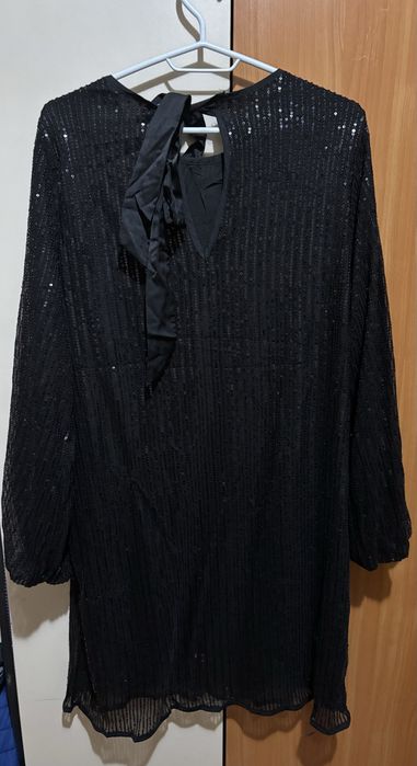 Официална черна рокля с паети