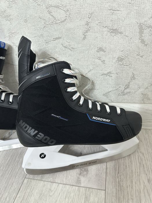 Продам коньки 44