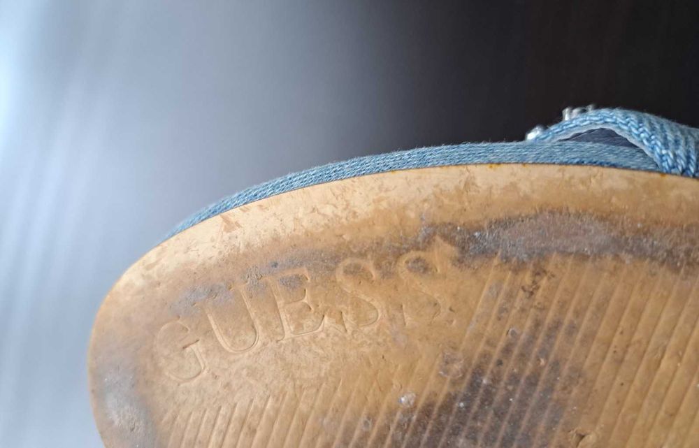 GUESS сандали р.38