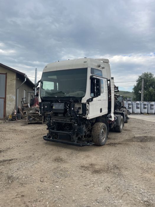 Dezmembrez/piese MAN TGX 680 (2 buc.) -motor, cutie de viteze etc.