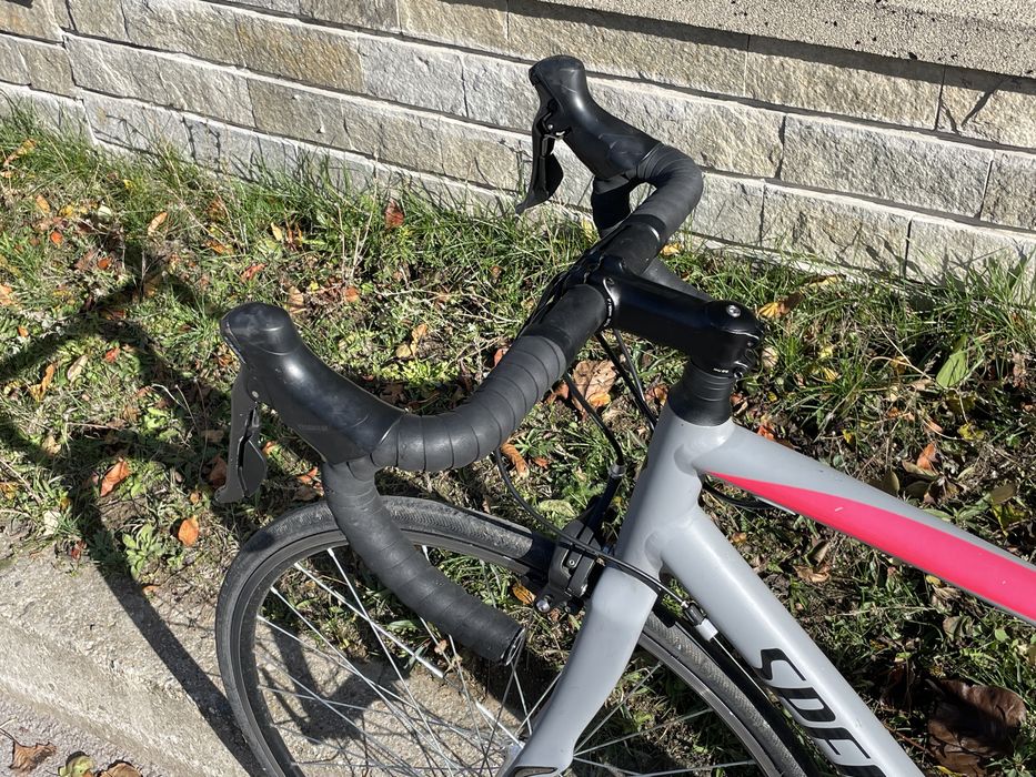 Шосеен дамски велосипед Specialized Dolce